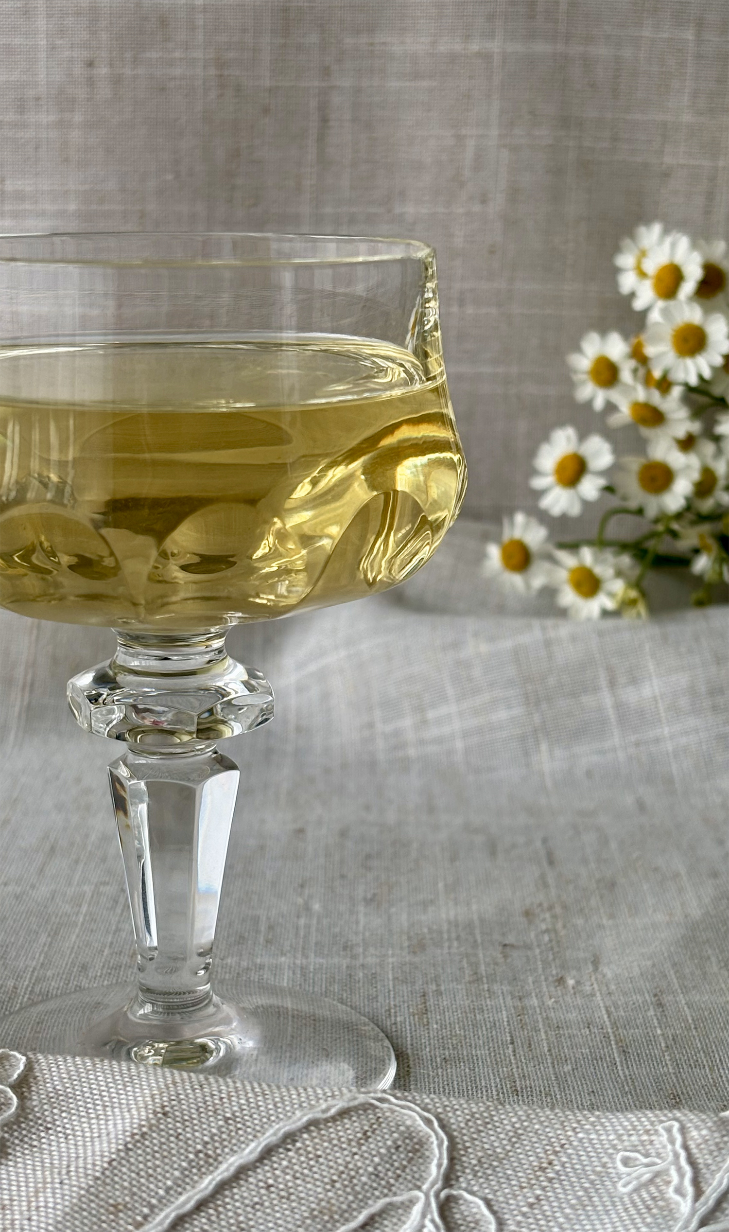 PIKUBYTES // Video Game Cocktails // Kingdom Come Deliverance 2 // Henry's Chamomile Brew